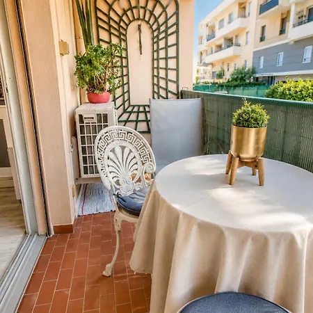 Confort, Parking Prive, Terrasse Et Antibes