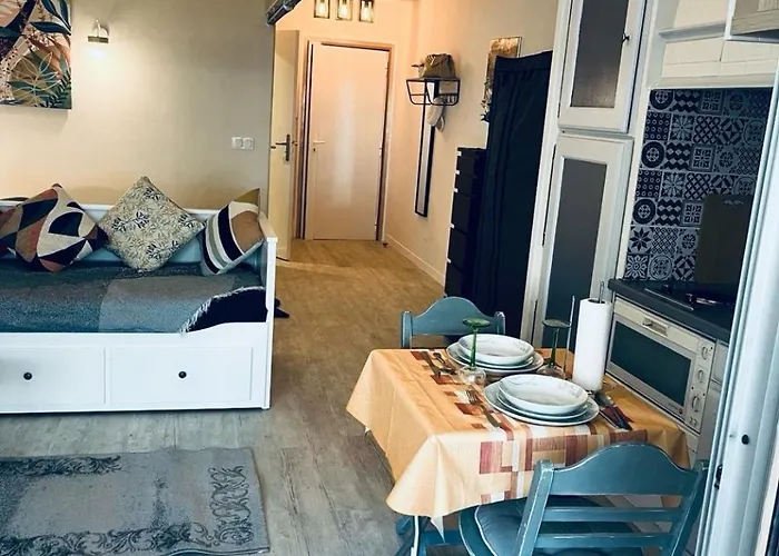 Confort, Parking Prive, Terrasse Et Apartment Antibes